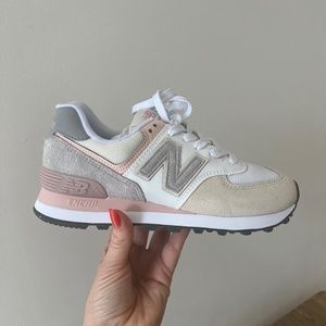 New Balance 574 women’s size 5.5 pink, grey and beige suede shoe brand new
